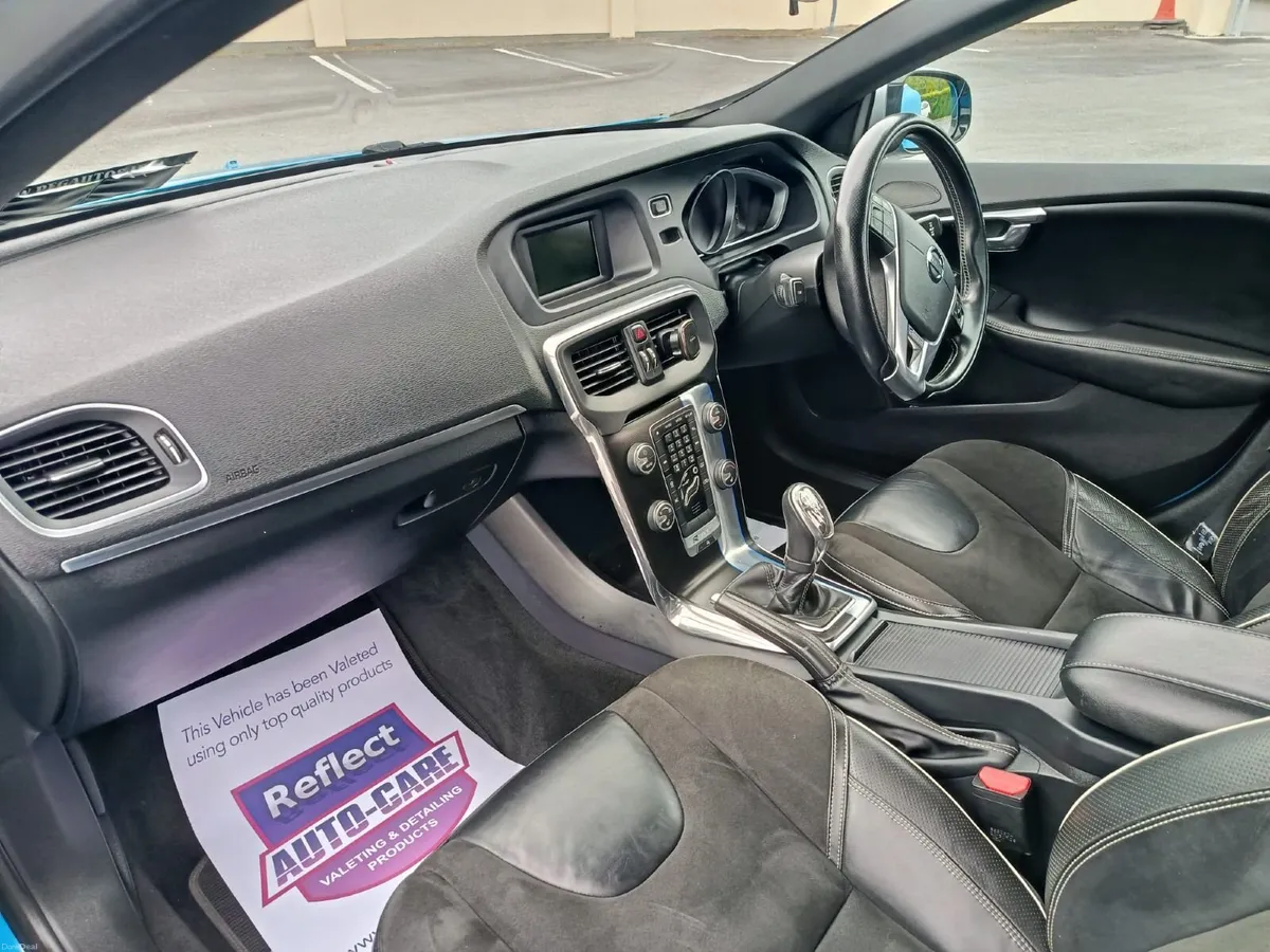 Volvo V40 2013 - Image 2