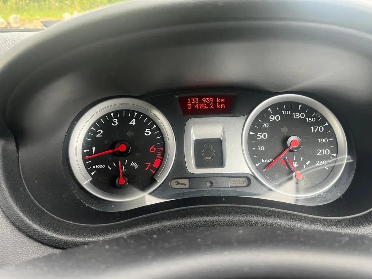 Renault Clio 2010 1.1 16V Royale - Image 4