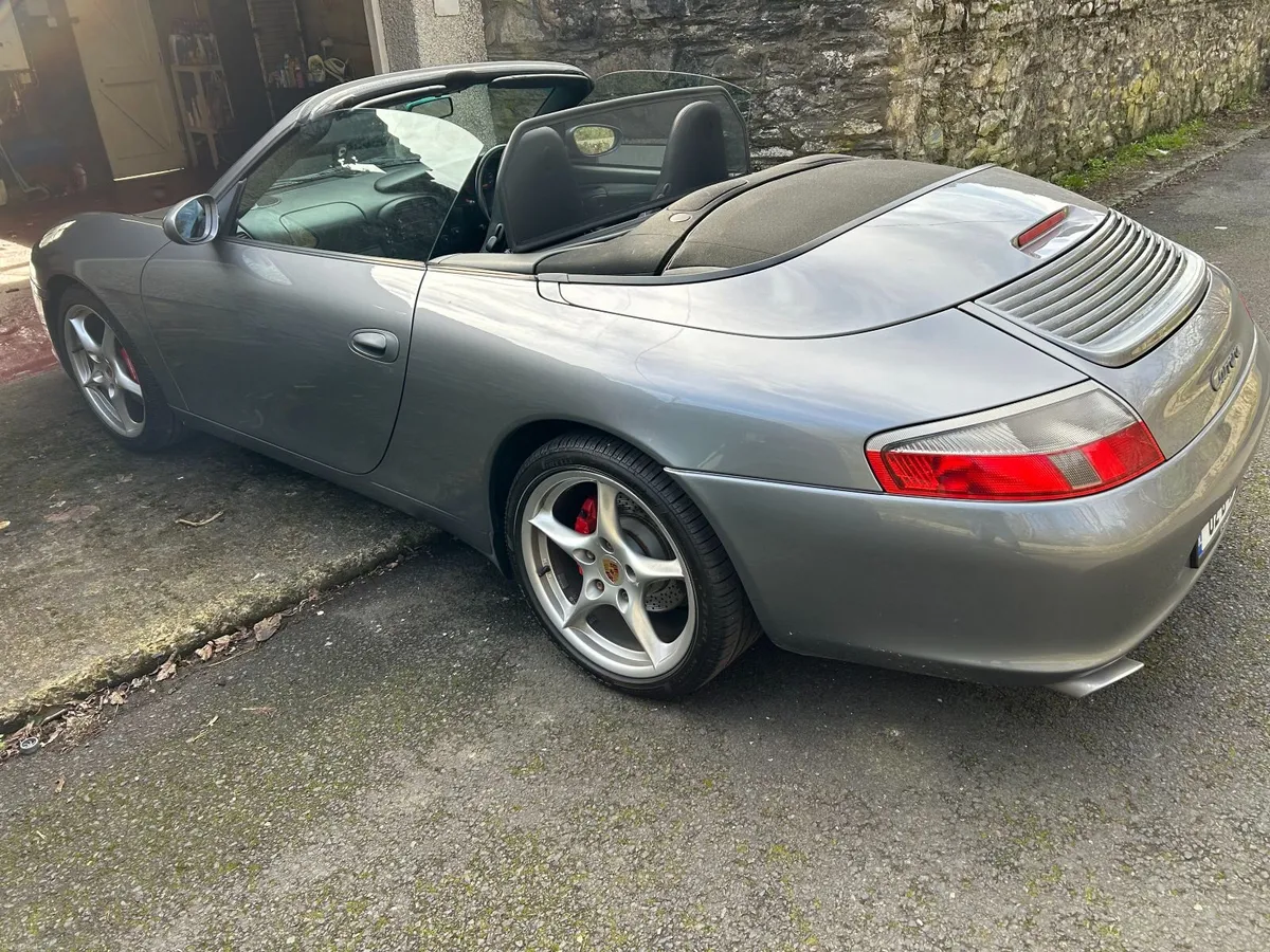 Porsche 911 2002 - Image 2