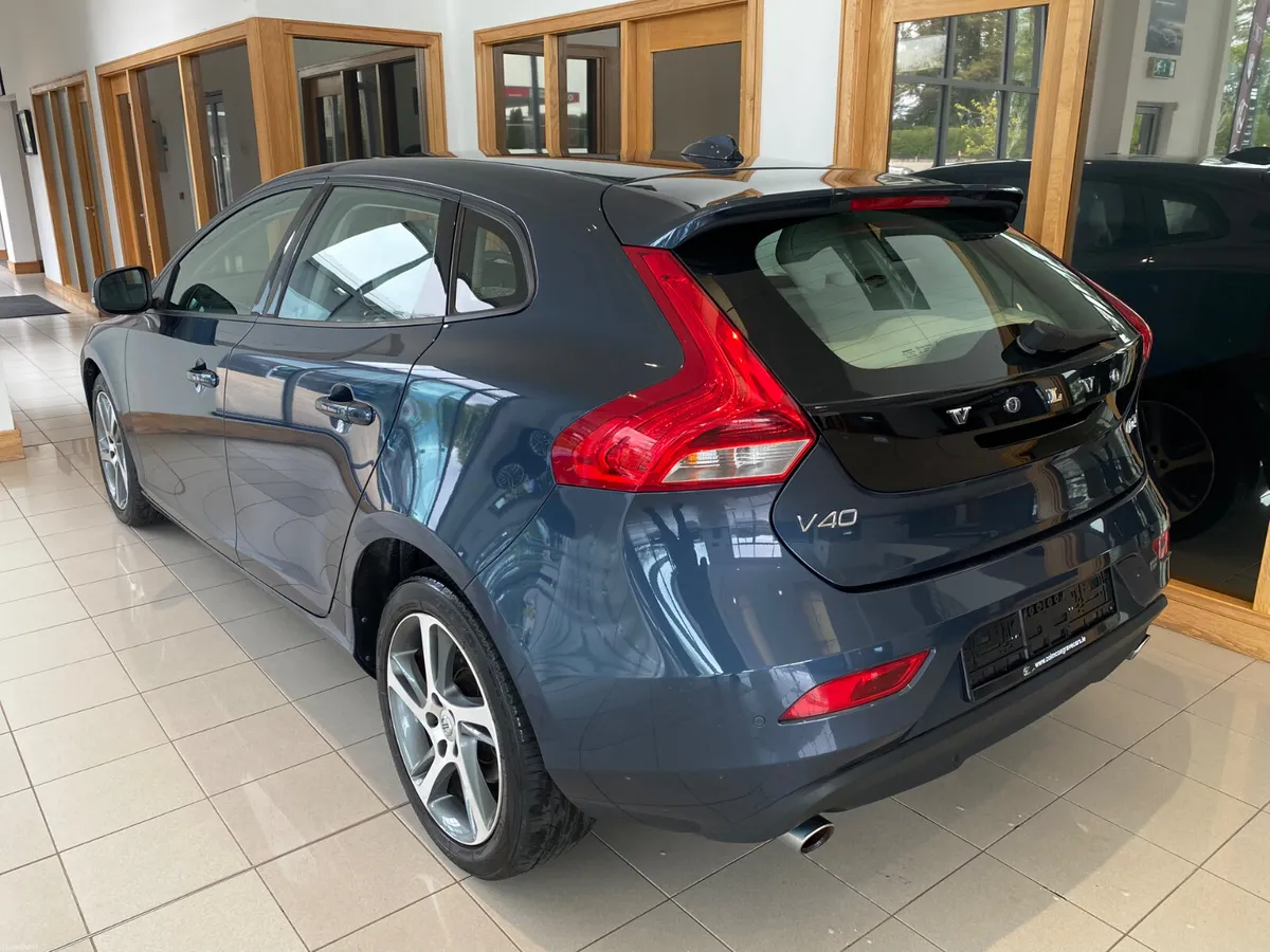 Volvo V40 2016 D2 (120hp) Momentum Edition Auto - Image 4