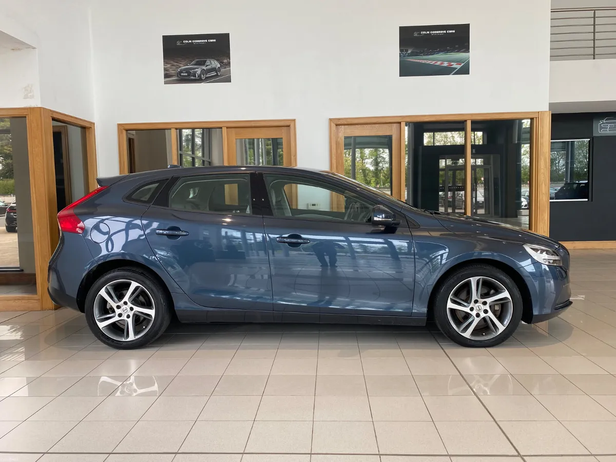 Volvo V40 2016 D2 (120hp) Momentum Edition Auto - Image 2