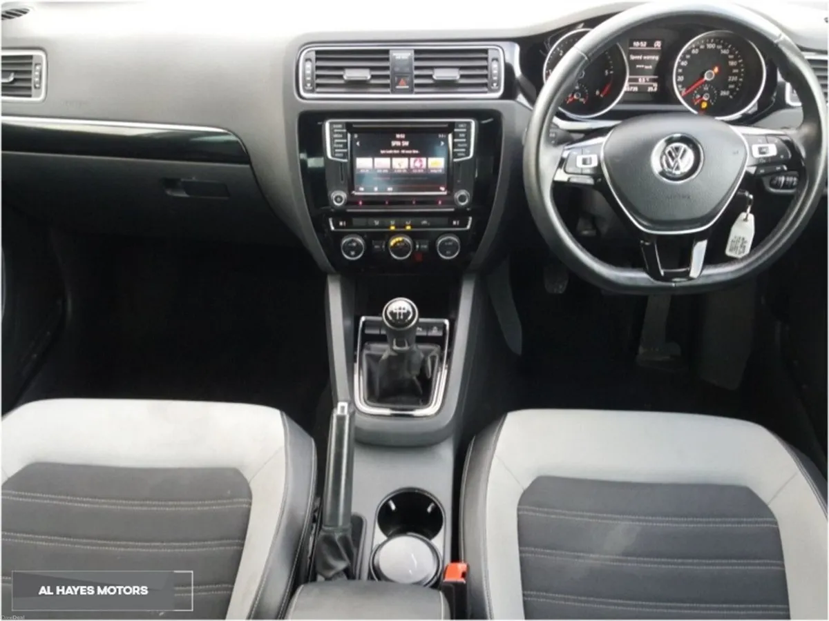 Volkswagen Jetta **HIGHLINE**2.0 TDI 110BHP - Image 2