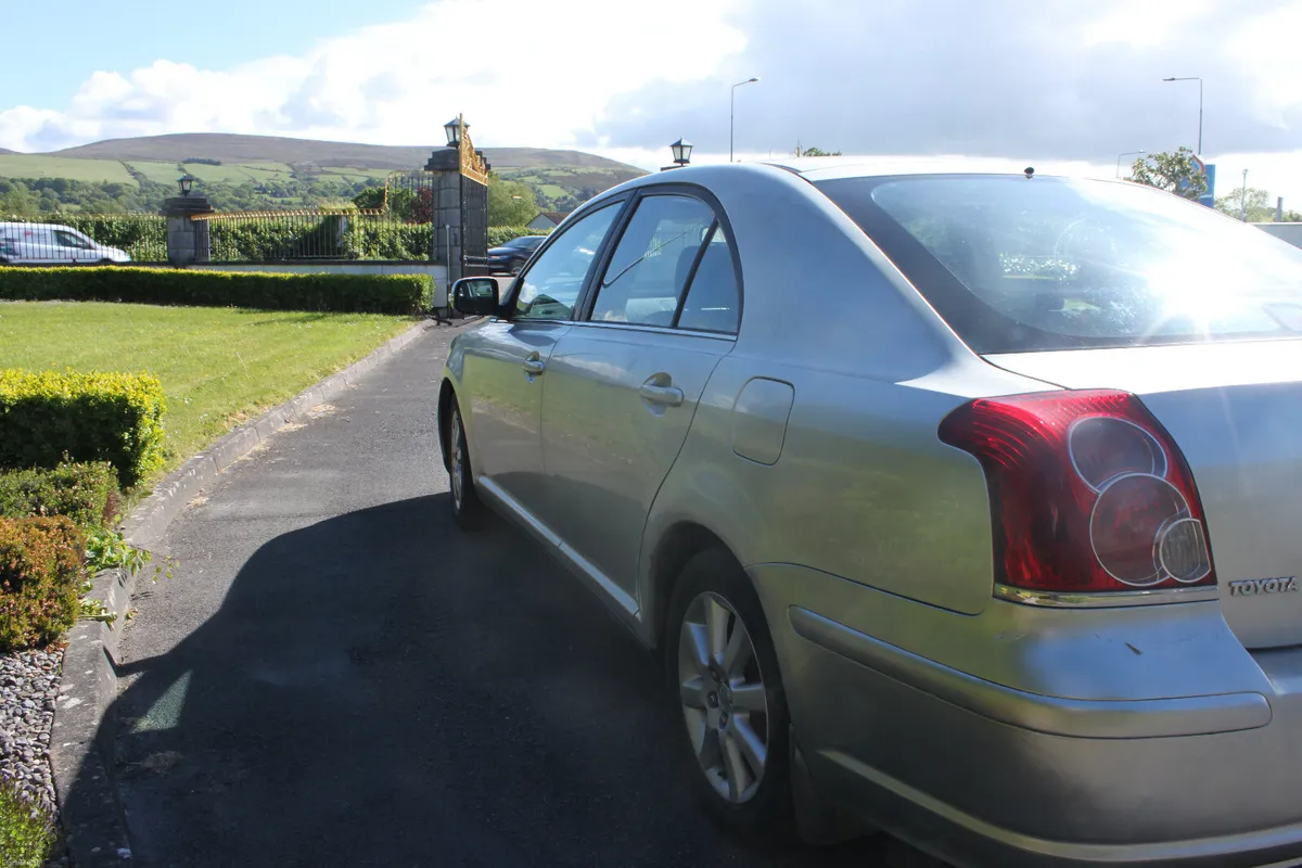 Toyota Avensis 2.0 D-4D Aura, 2006 - Image 4