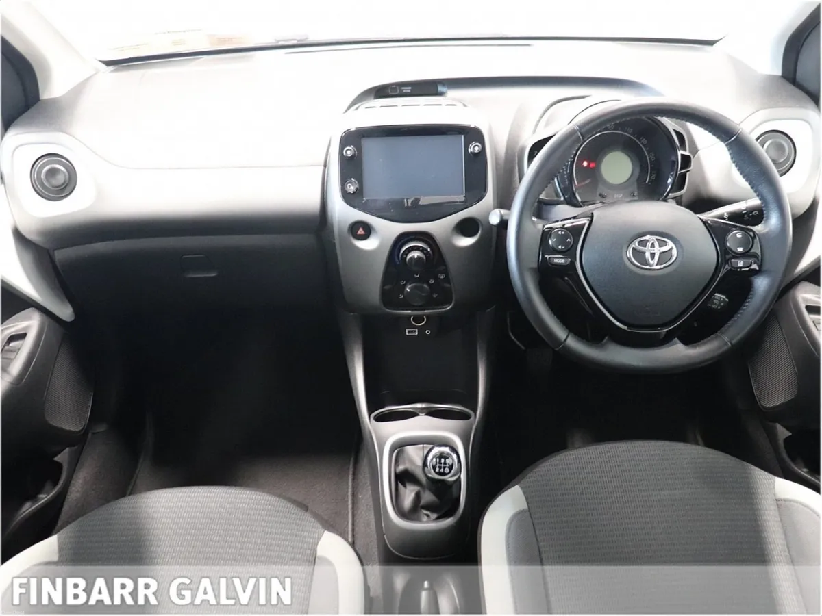 Toyota Aygo 1.0 VVT-i x-play Smartphone - Image 4