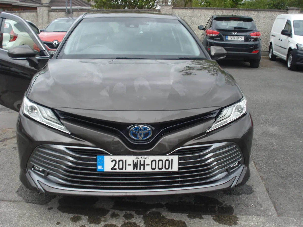 2020 Toyota Camry 2.5 Hybrid - Image 2