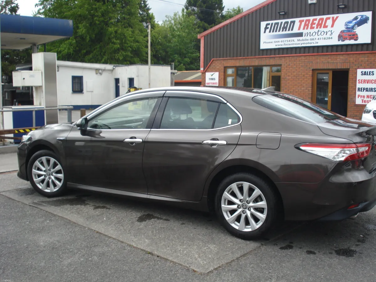 2020 Toyota Camry 2.5 Hybrid - Image 5