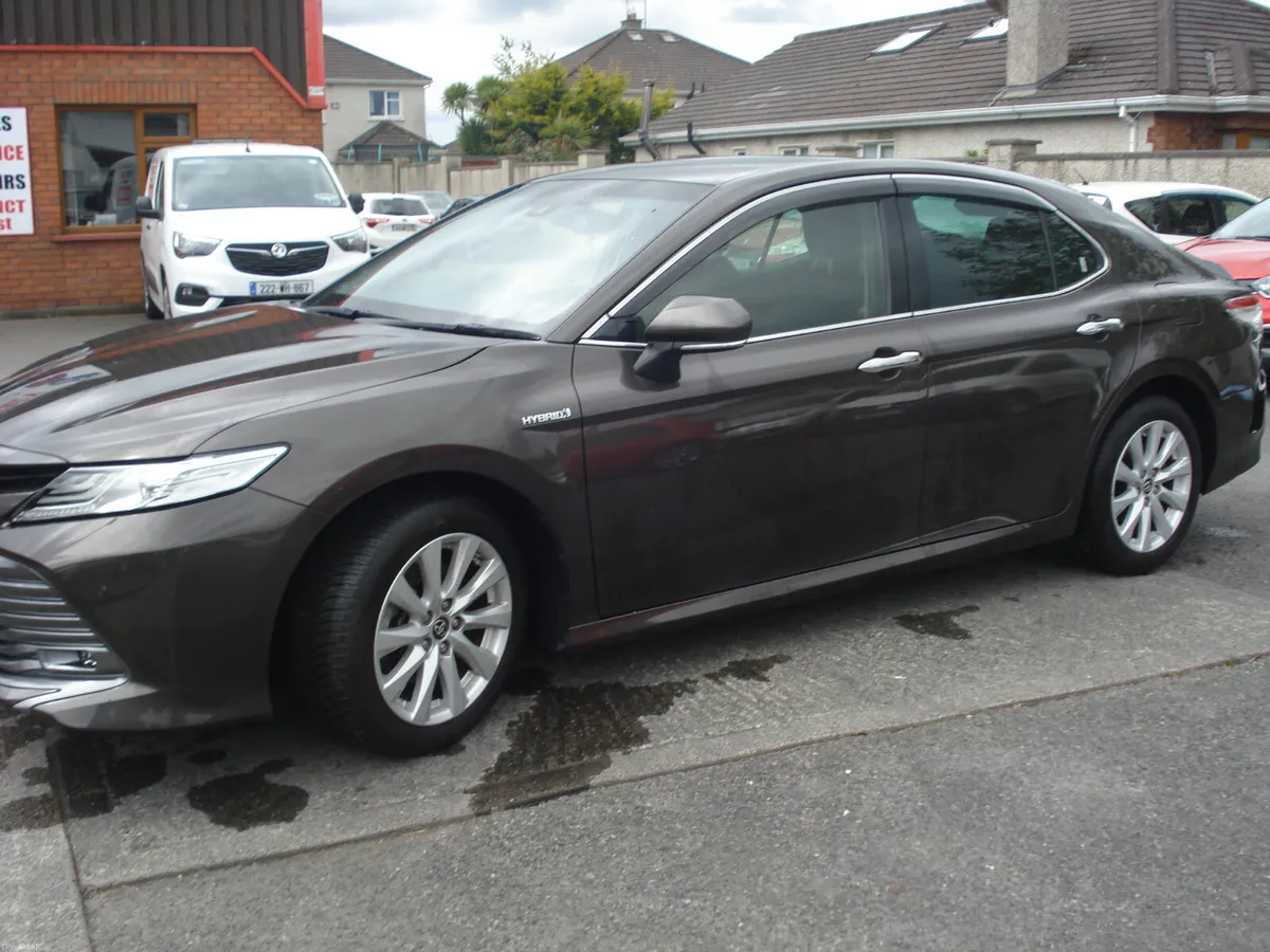 2020 Toyota Camry 2.5 Hybrid - Image 3
