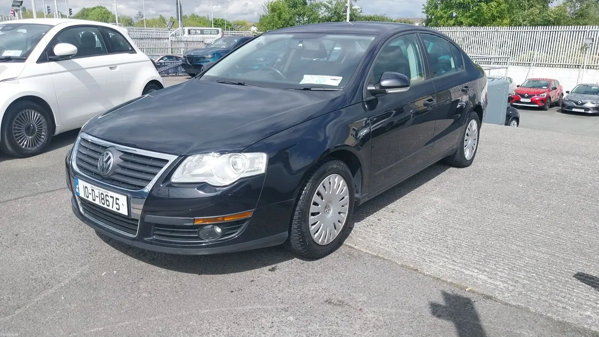 Volkswagen Passat 2010 - Image 1