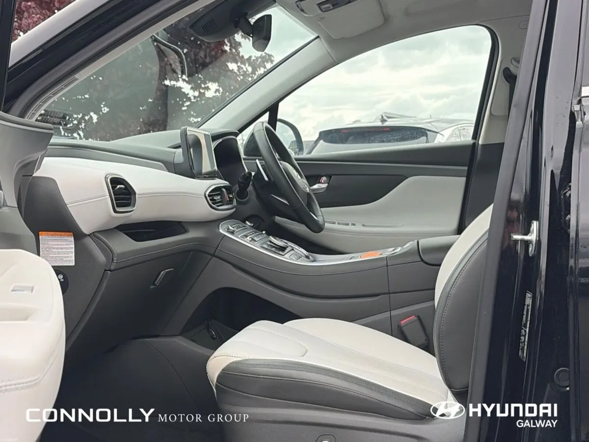 Hyundai Santa Fe 1.6 PHEV 4WD Executive Plus Auto - Image 5