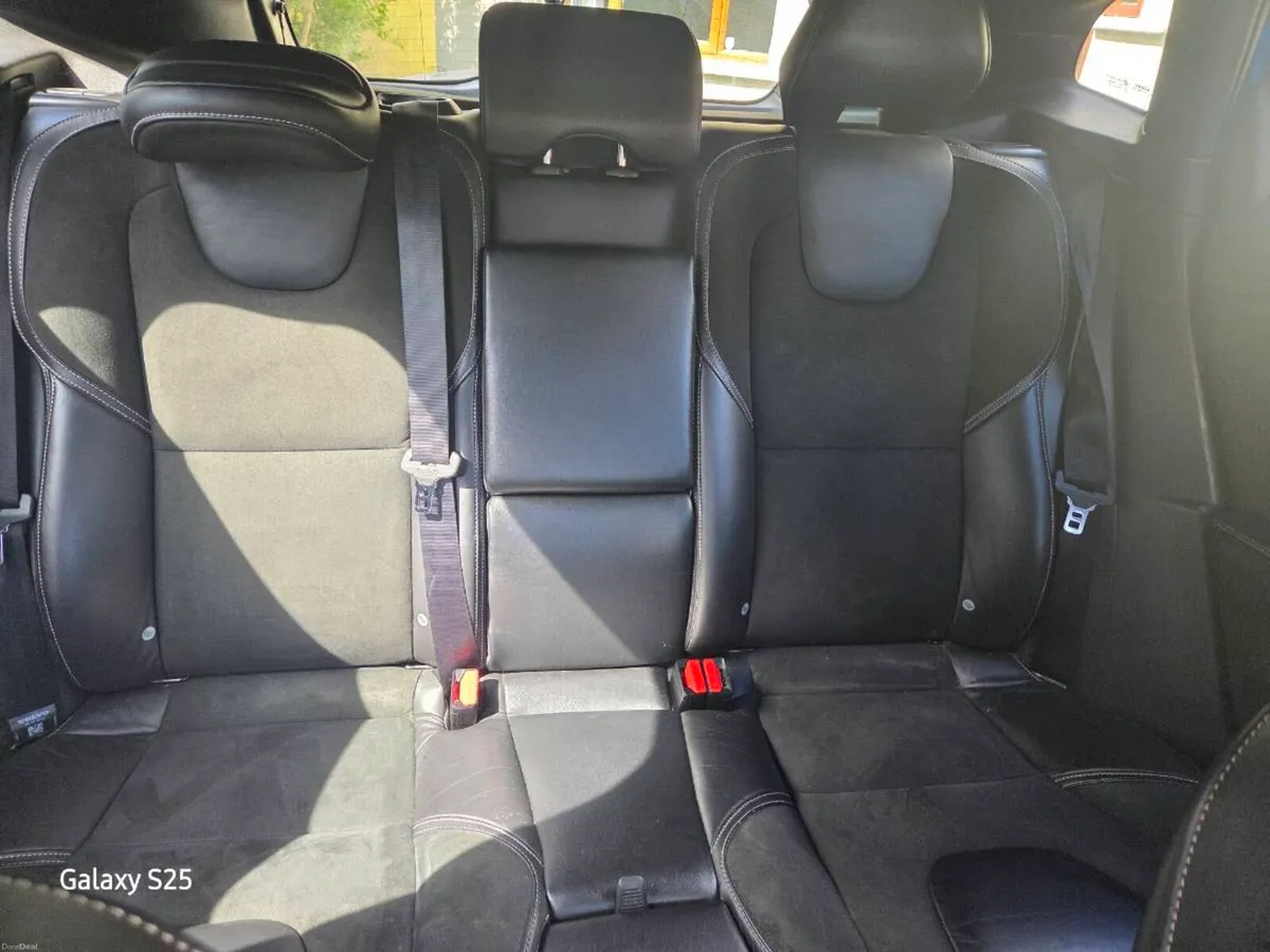 Car - Image 3