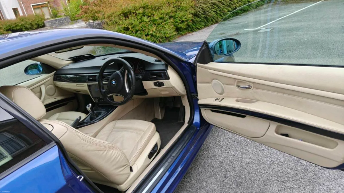 2007 BMW E92 320i - Image 4