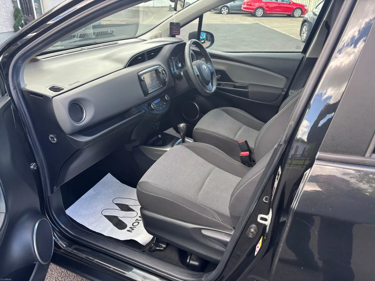 Toyota Yaris 2014 hybrid automatic - Image 3
