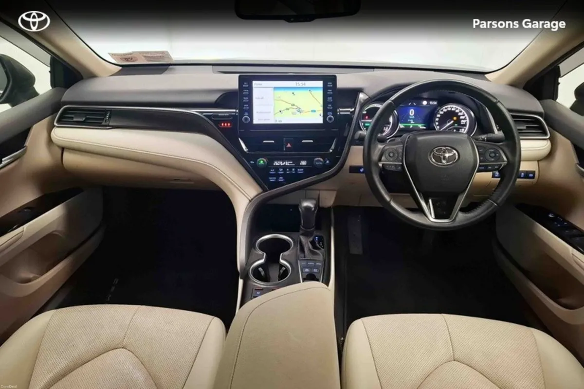 Toyota Camry Platinum Hybrid - Image 6