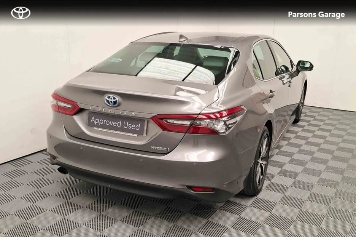 Toyota Camry 2.5 - Image 2