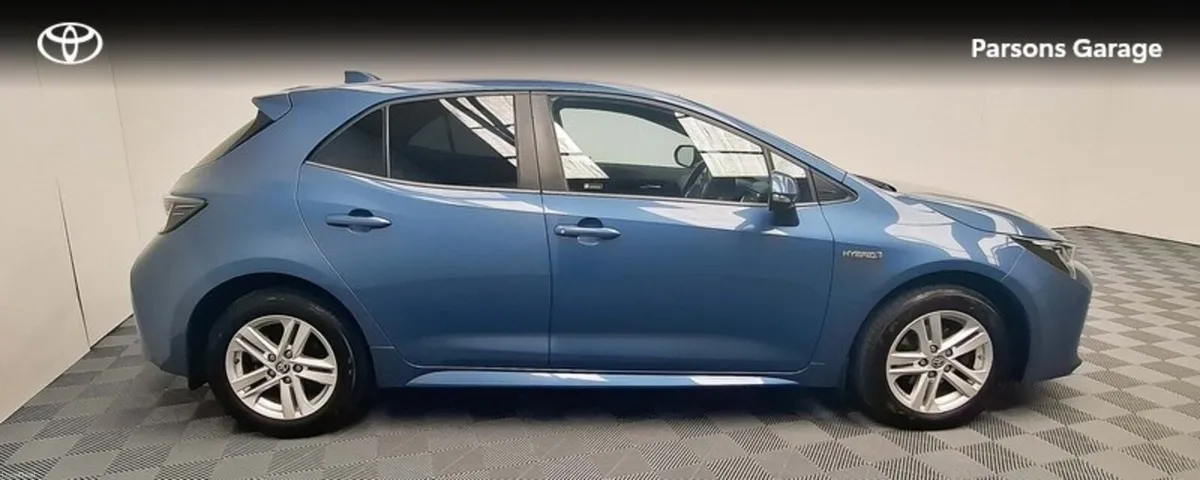 Toyota Corolla HYBRID LUNA H/B 4DR AUTO - Image 3