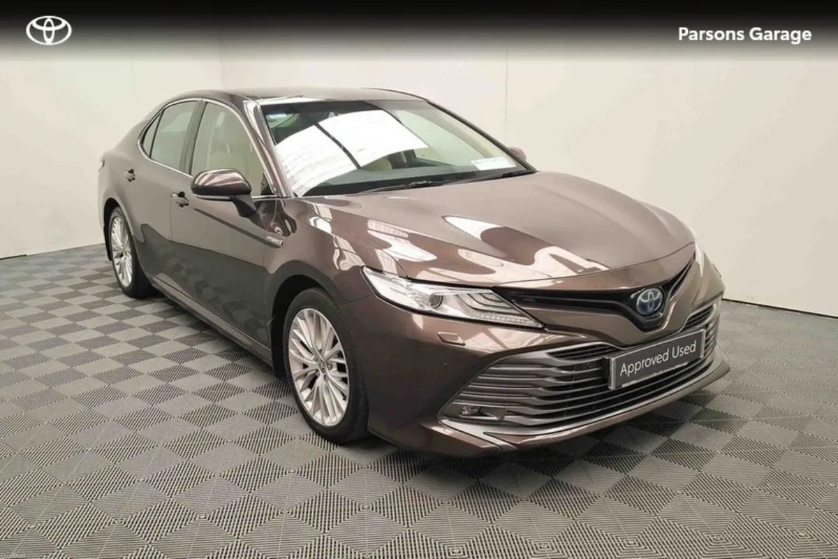 Toyota Camry HYBRID PLATINUM 4DR AUTO - Image 1