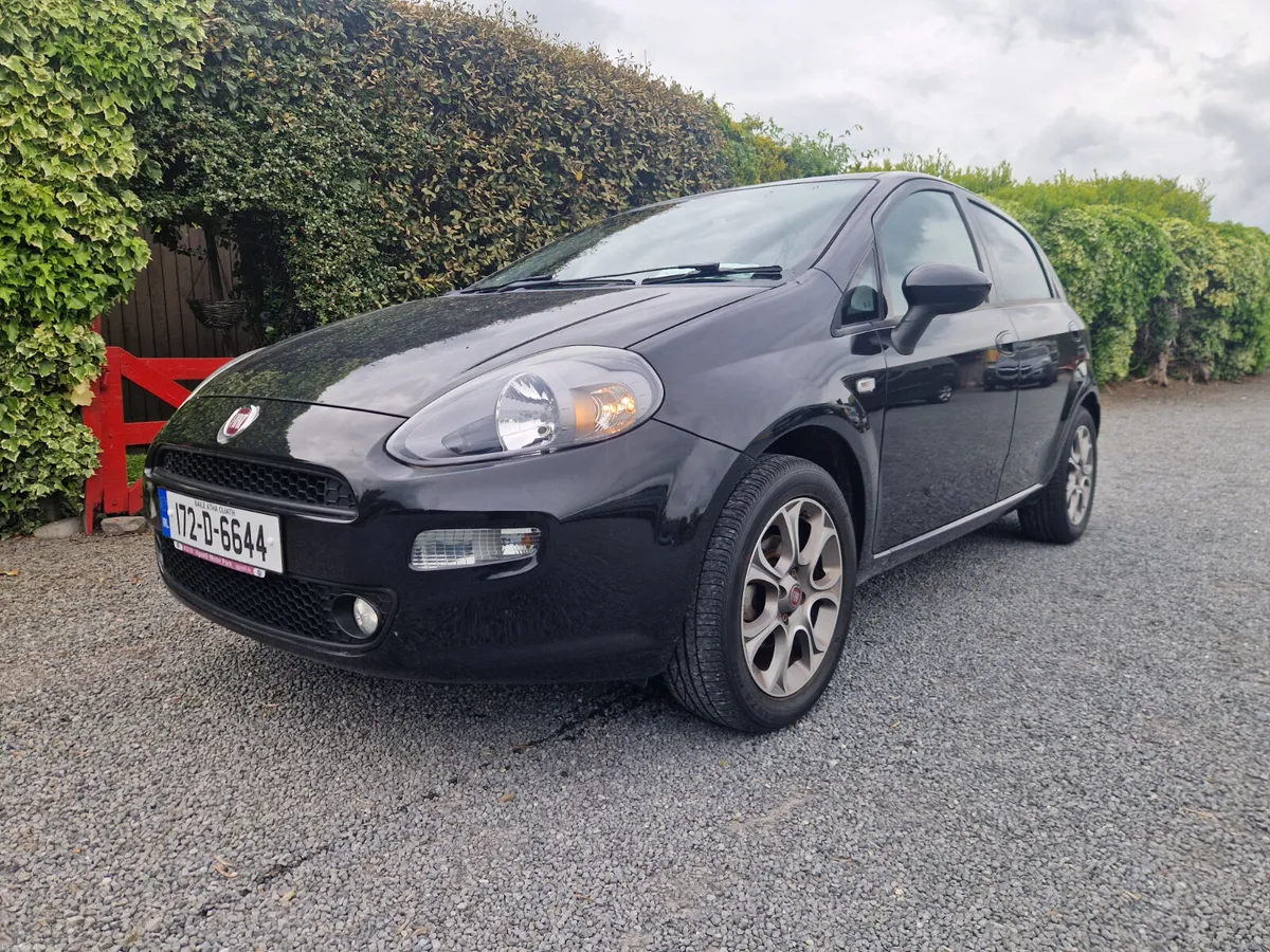 Fiat Punto 1.2 Lounge 2017 - Image 2