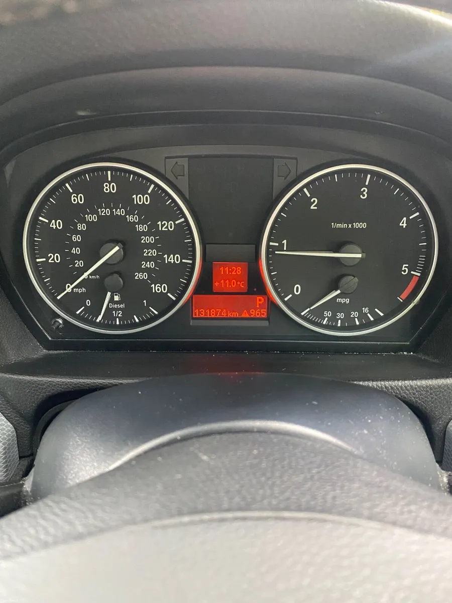 BMW 3-Series 2011 - Image 2