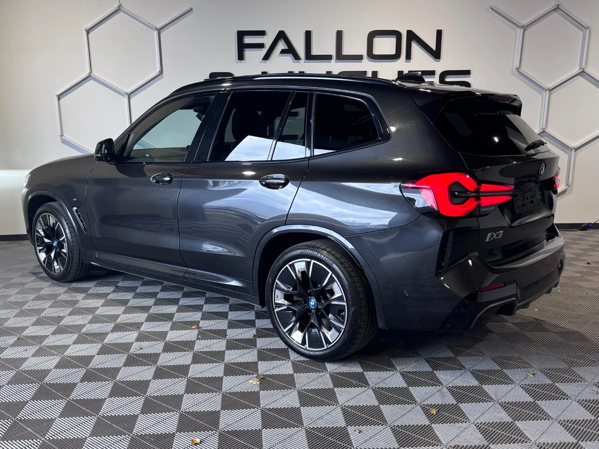 BMW IX3 M SPORT PRO 80KwH BATTERY // SUNROOF - Image 4