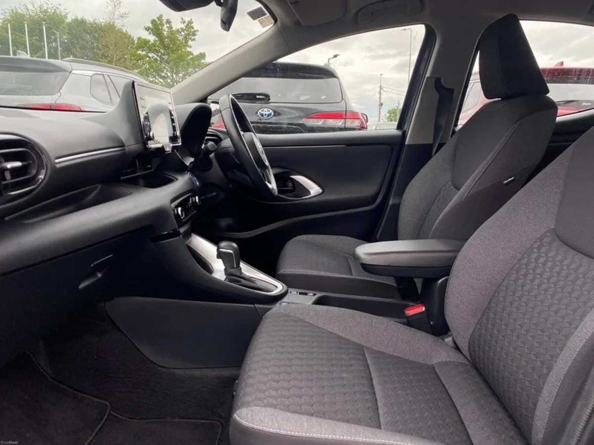 Toyota Yaris YARIS 1.5 HYBRID LUNA - Image 6