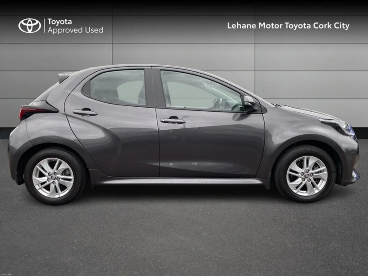 Toyota Yaris YARIS 1.5 HYBRID LUNA - Image 3