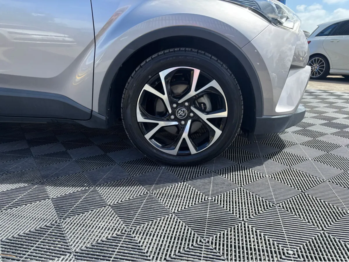 Toyota C-HR Toyota CHR 1.8 self charging hybrid, l - Image 3