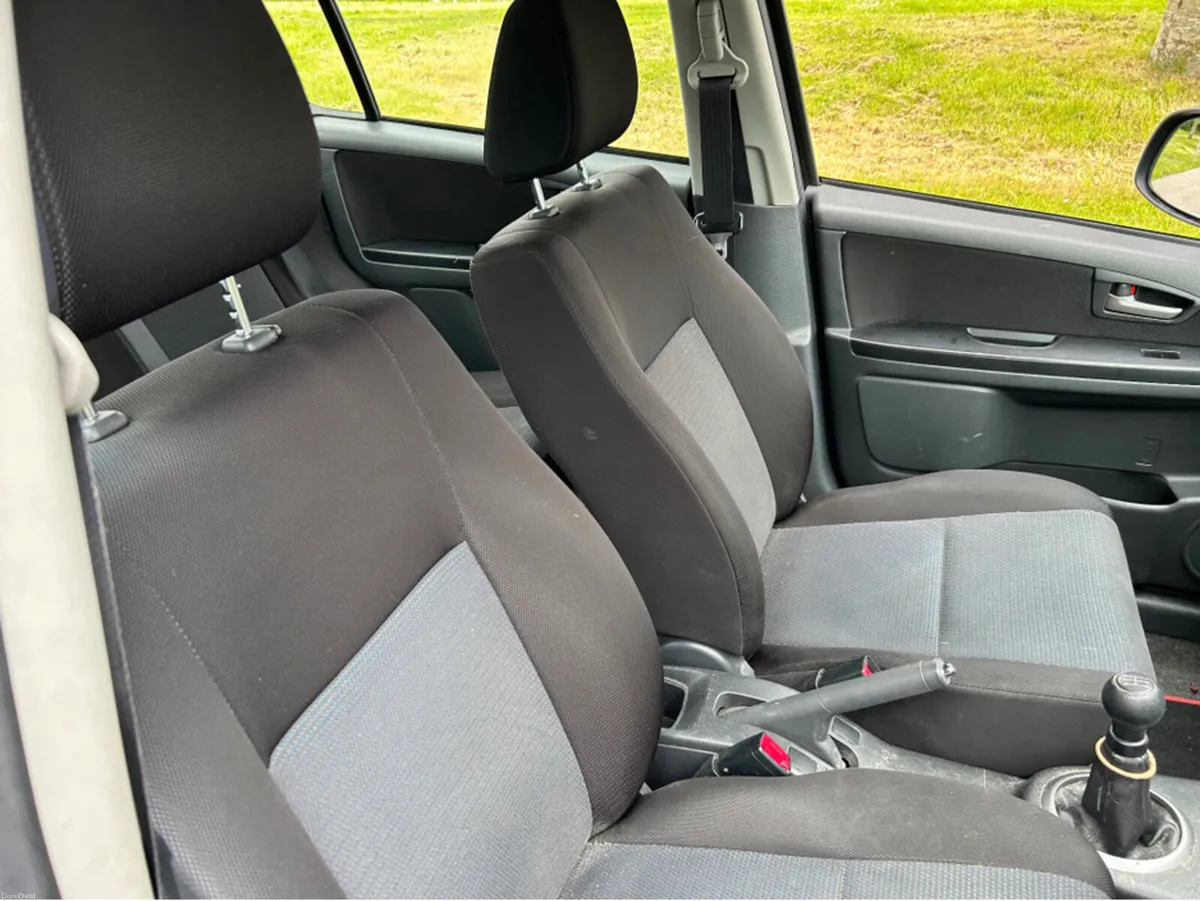 Suzuki SX4 NCT 01-27 1.6 GLX 4DR - Image 6