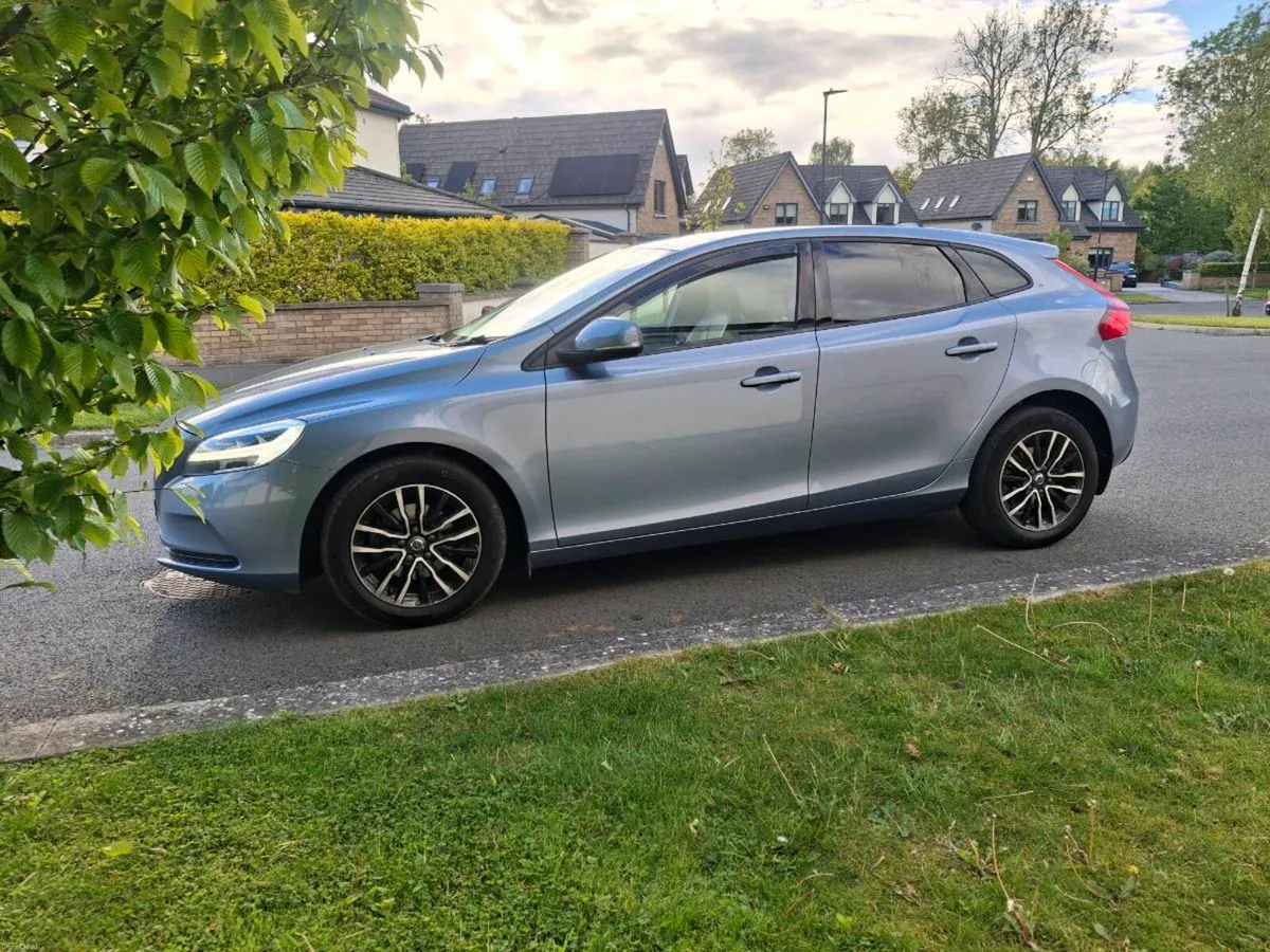 2018 VOLVO V40 MOMENTUM 2.0DIESEL NCT 01/2028 * - Image 3