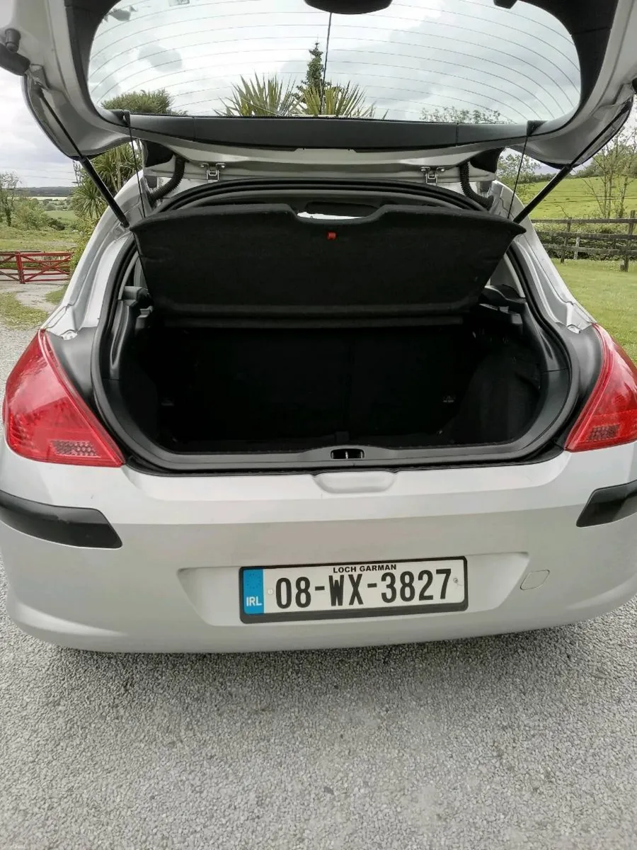 Car - Image 3