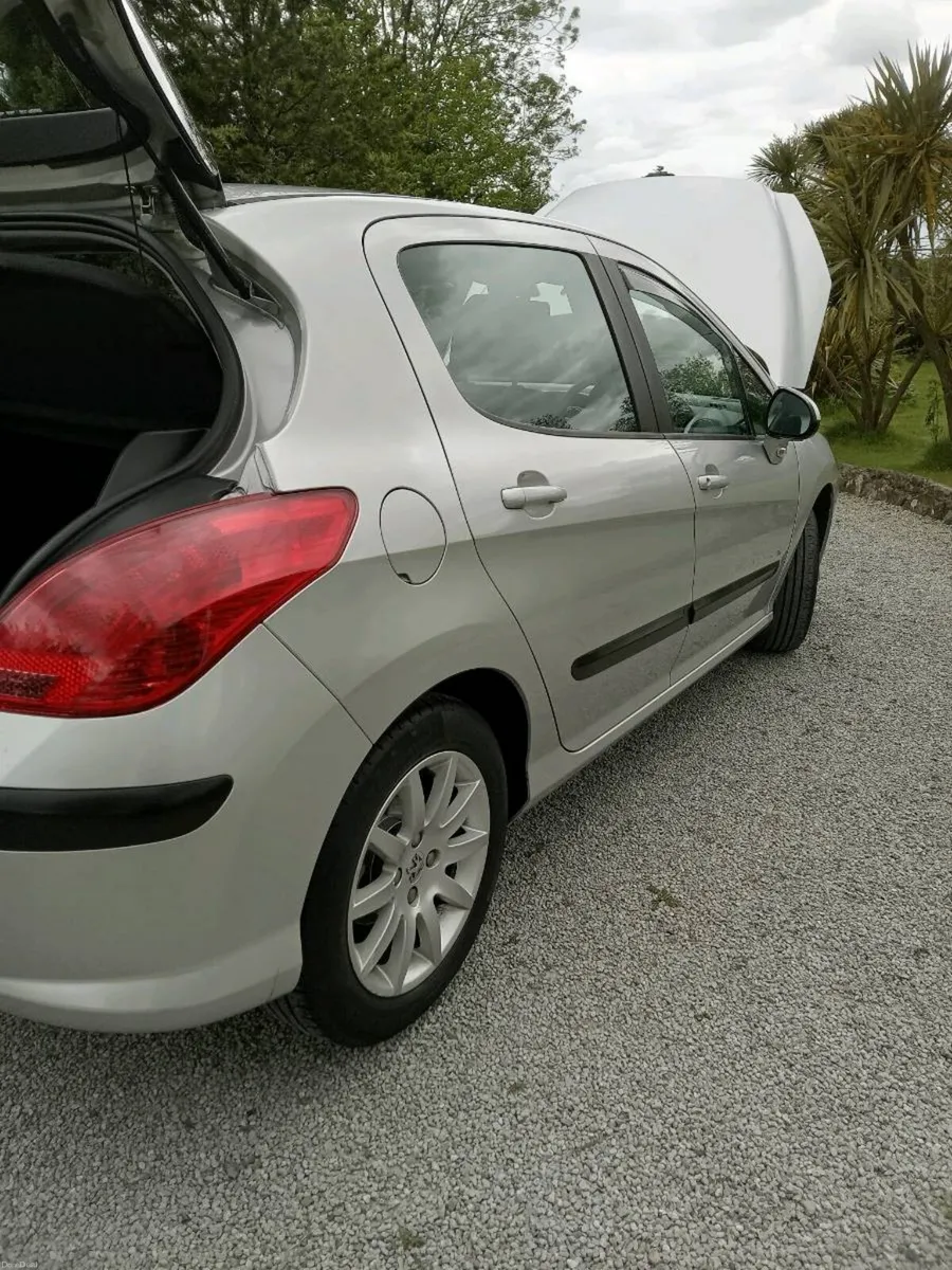 Car - Image 4