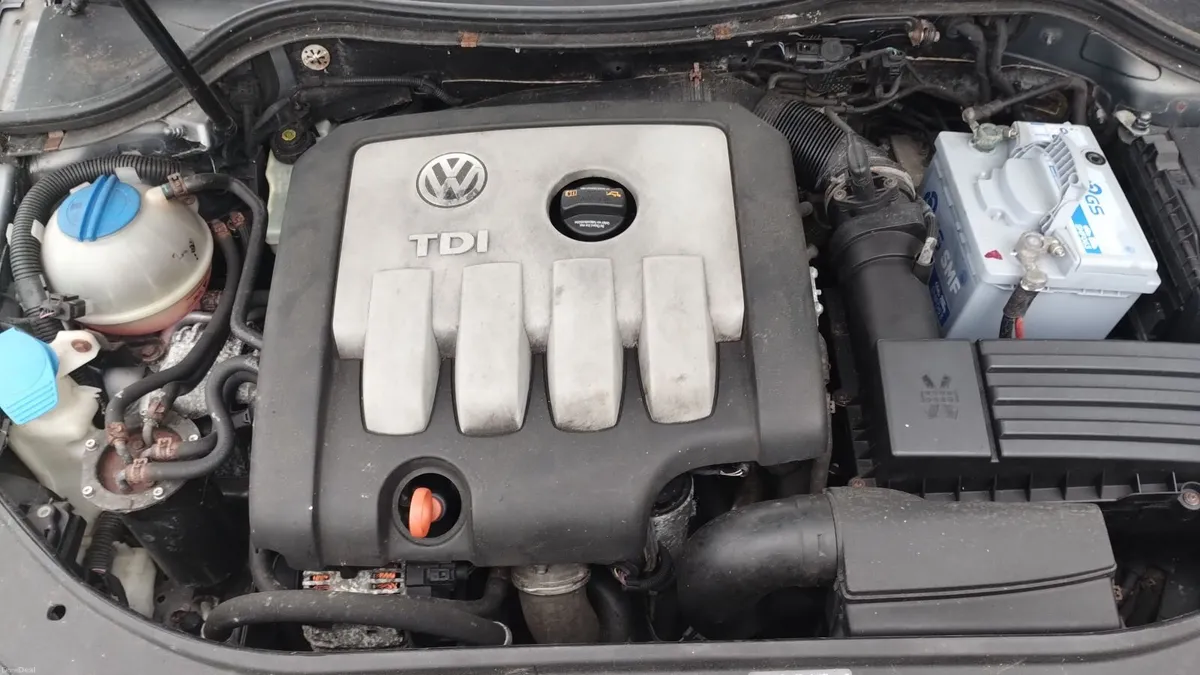 Volkswagen Passat 2006 - Image 2