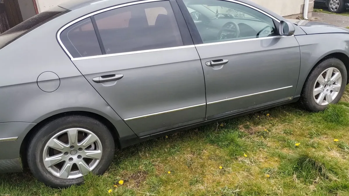 Volkswagen Passat 2006 - Image 1