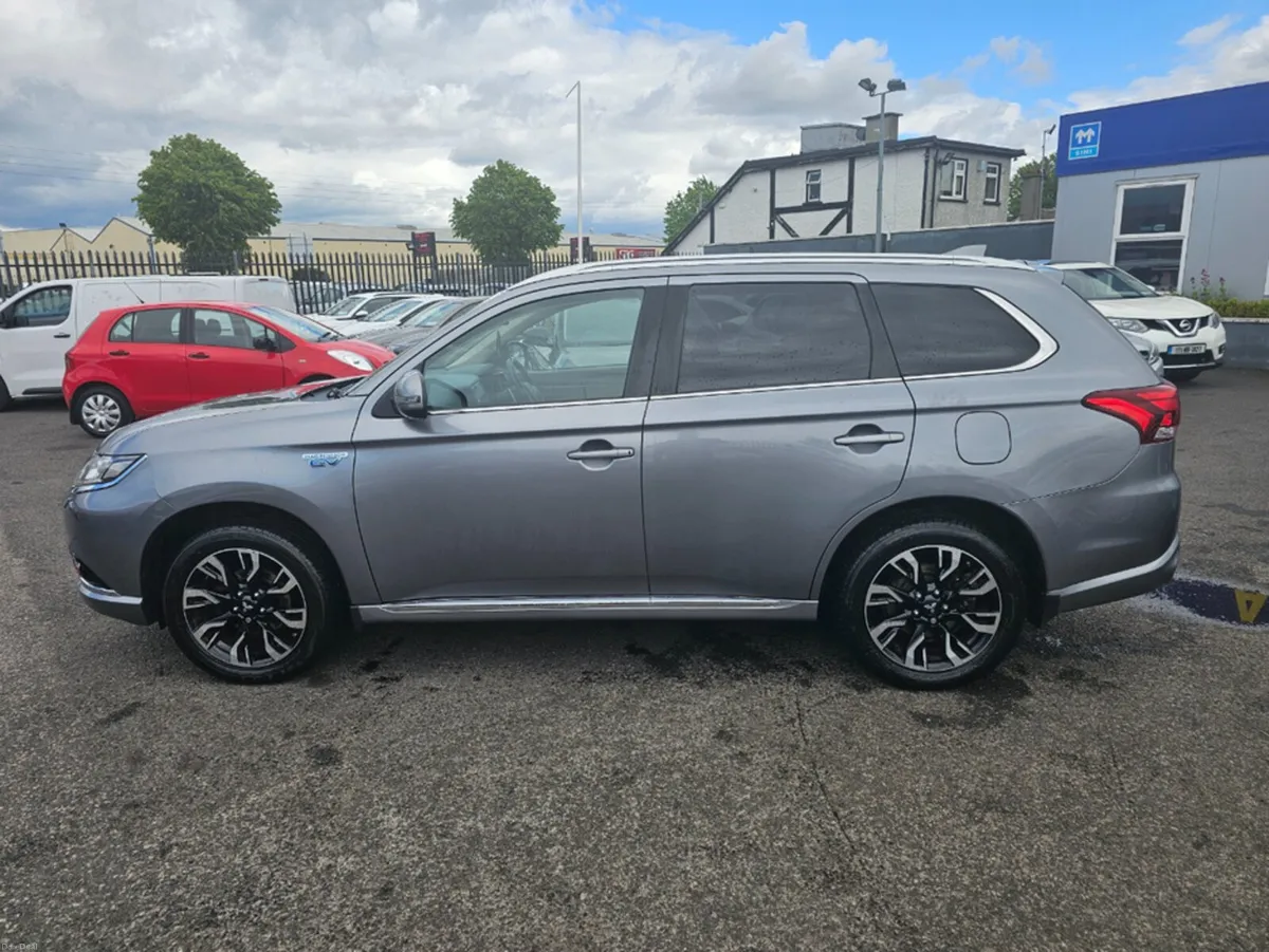 Mitsubishi Outlander 2.0 PHEV ** AUTOMATIC ** HALF - Image 4