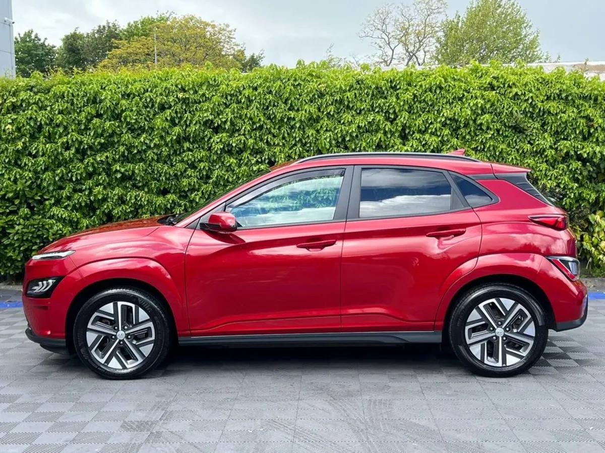Hyundai KONA PREMIUM EV 65 KWH // SERVICE HISTORY - Image 3