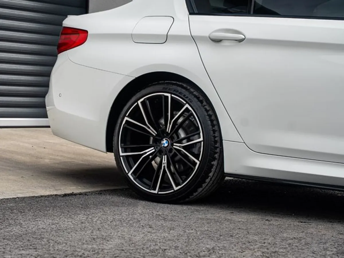 BMW 5-Series 520D M SPORT - Image 4