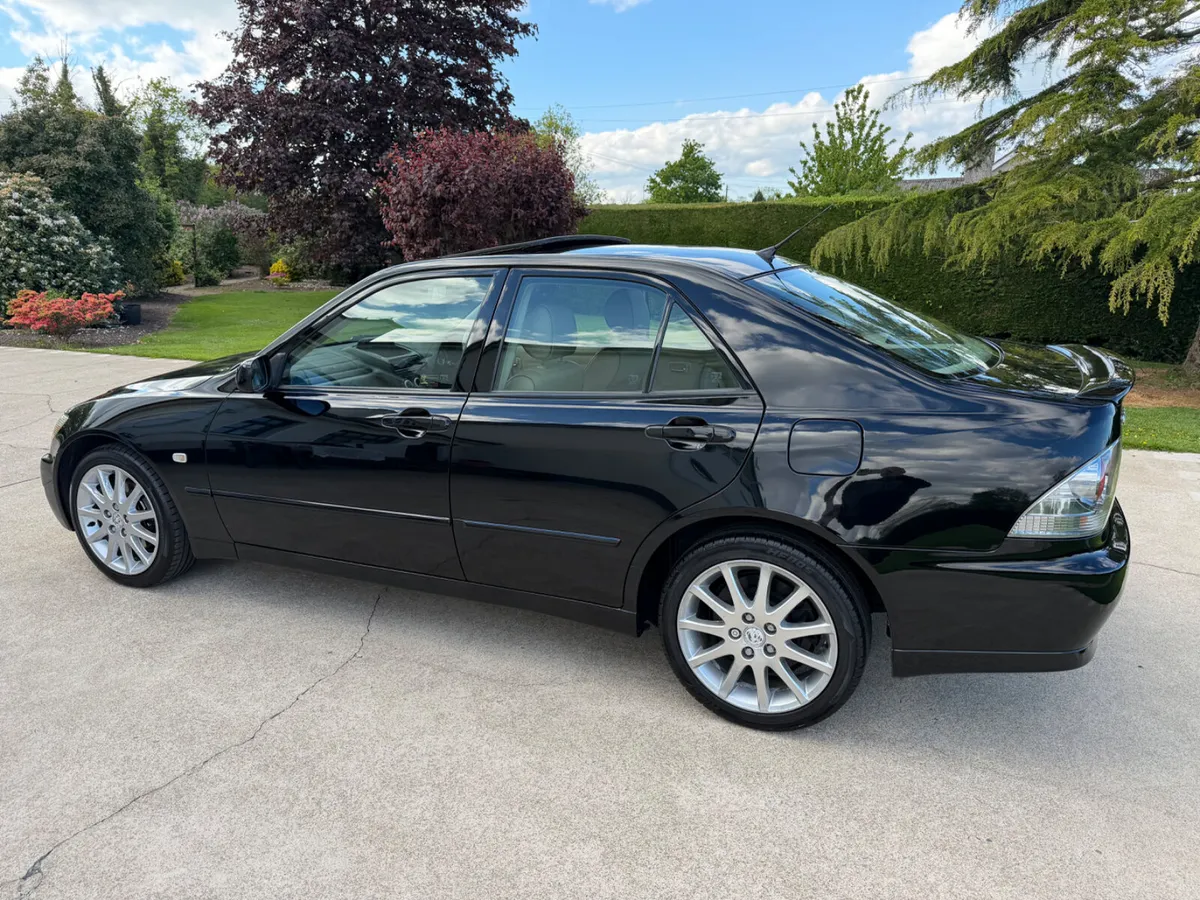 2005 LEXUS IS200 SE | SUNROOF | SAT NAV | LEATHER - Image 4