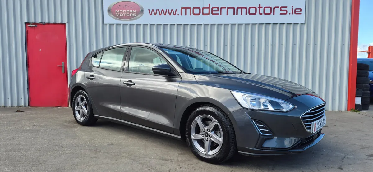 Ford Focus 1.5 tdci style new model low kms - Image 3