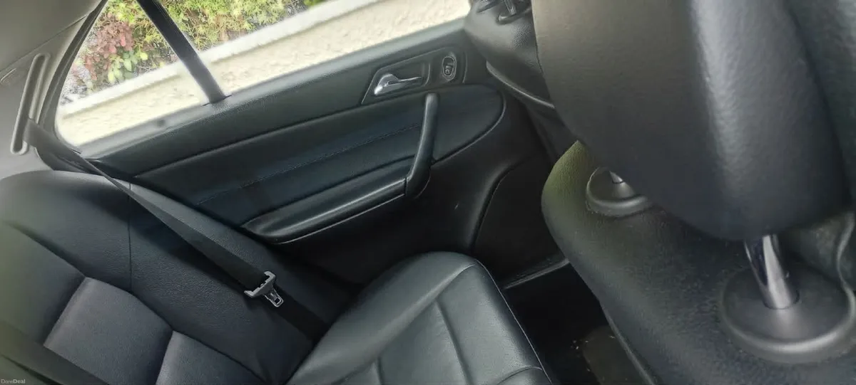 Mercedes-Benz C-Class 2007 - Image 2