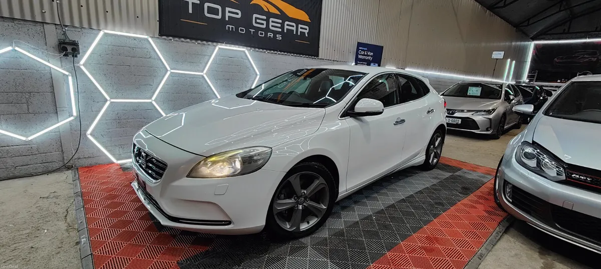 142 Volvo V40 1.6 Petrol Automatic - Image 1