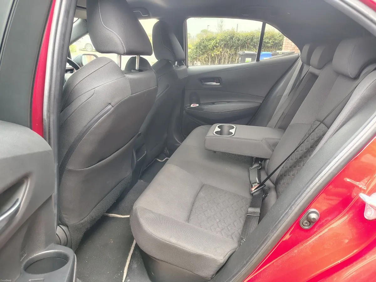 Toyota Corolla 2019 Hybrid - Image 3