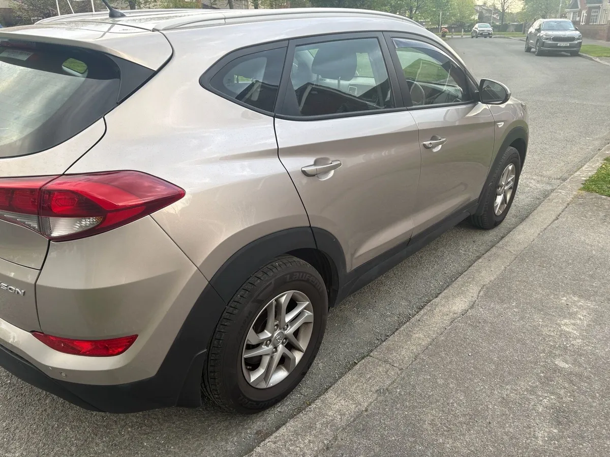Hyundai Tuscan 73k - Image 3