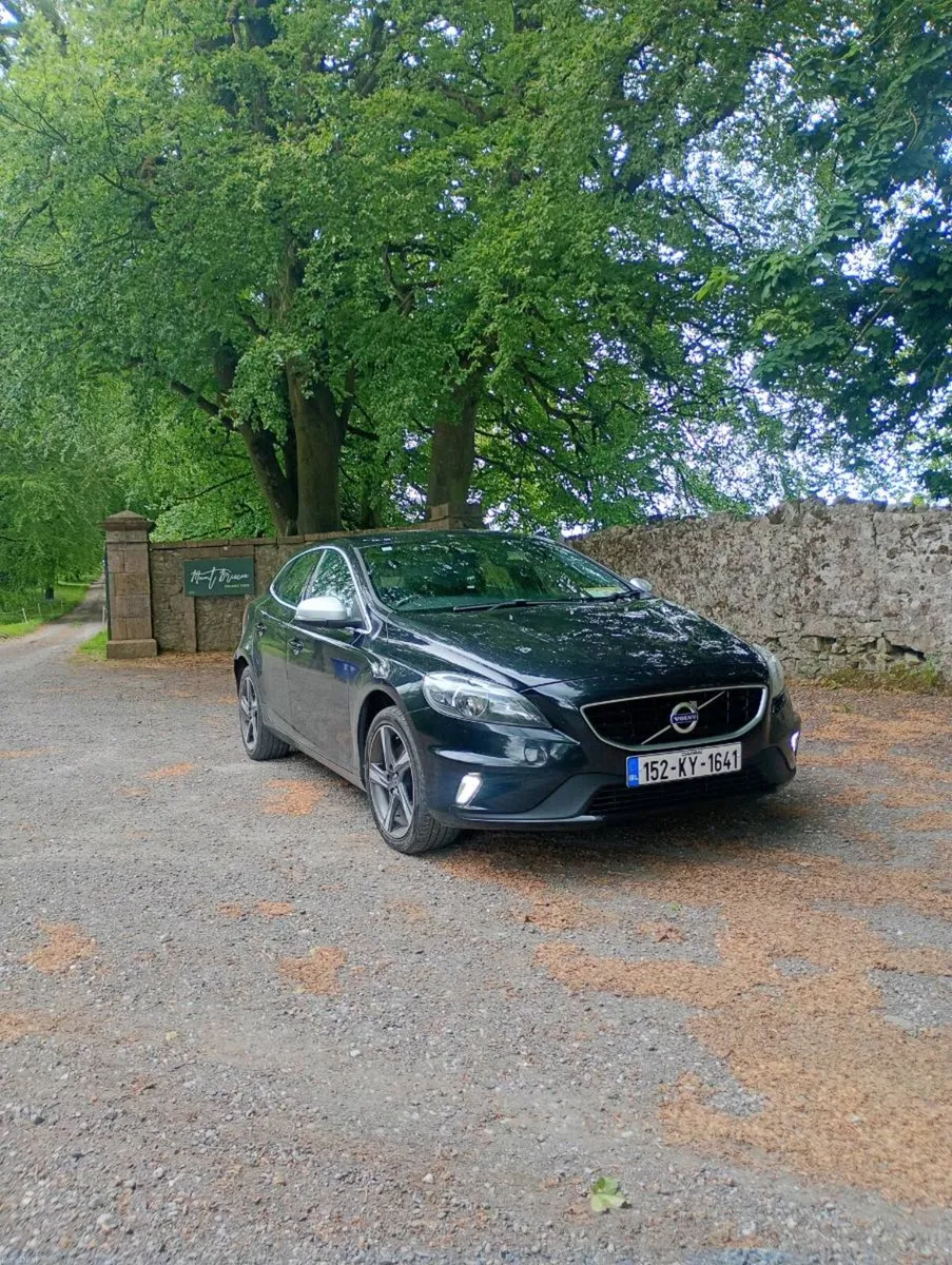 Volvo V40 - Image 1