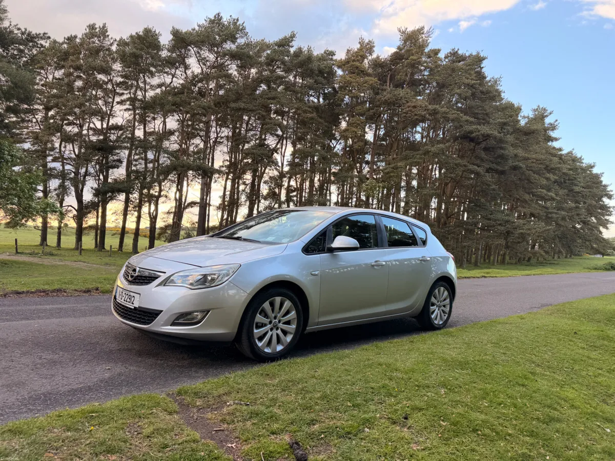 Opel Astra 2011 Diesel - Image 3