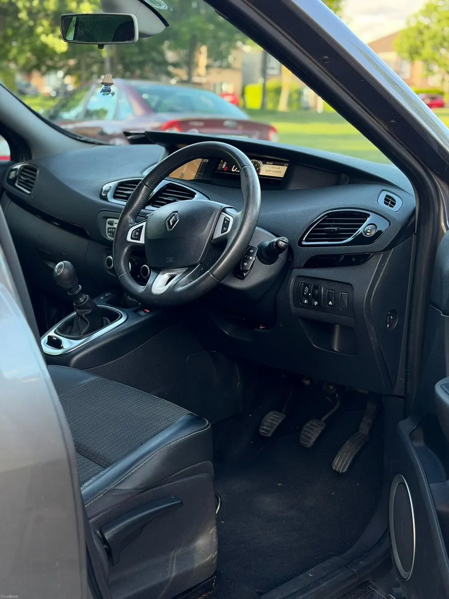 Renault Grand Scenic - Image 4