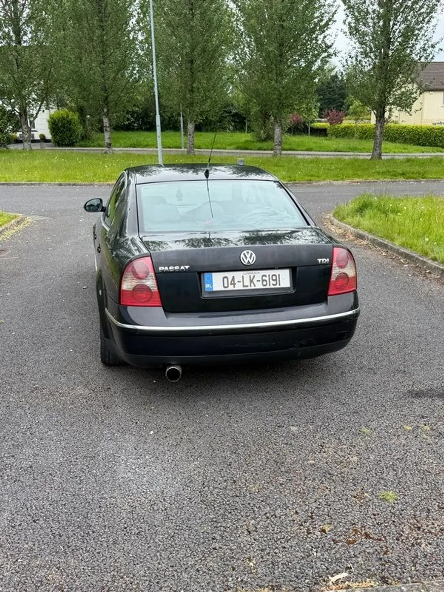 2004 Volkswagen Passat - Image 1