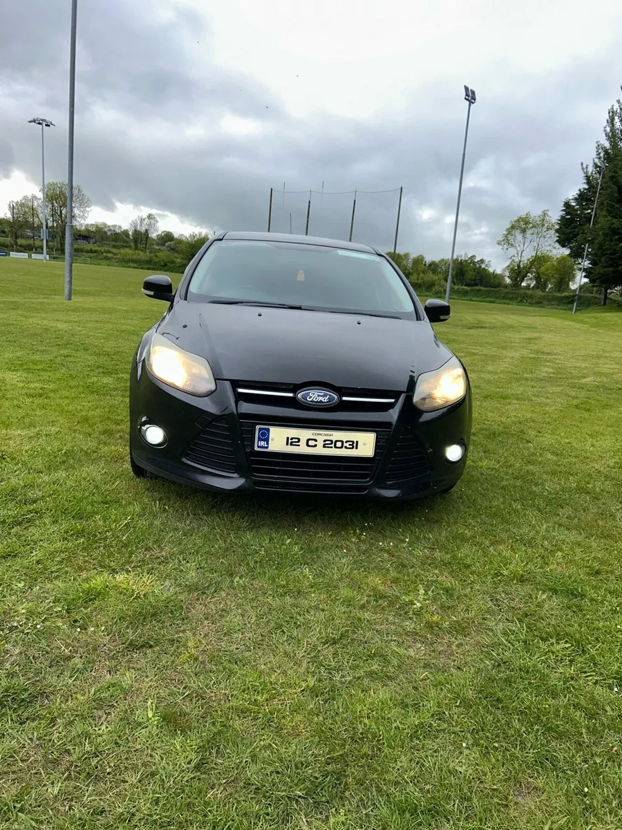 Ford Focus Titanium Saloon 2012 - Image 2