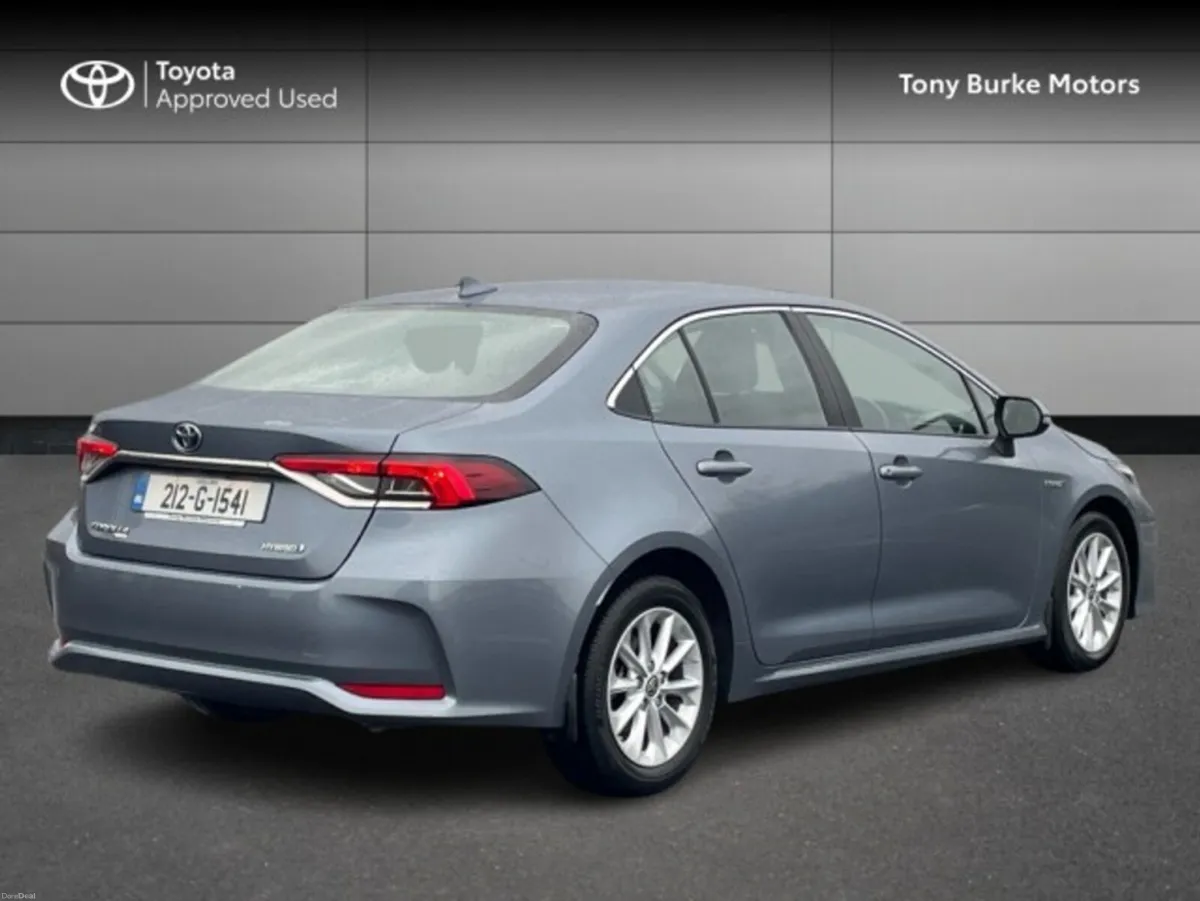 Toyota Corolla Saloon - Luna Edition - 1.8 Hybrid - Image 2
