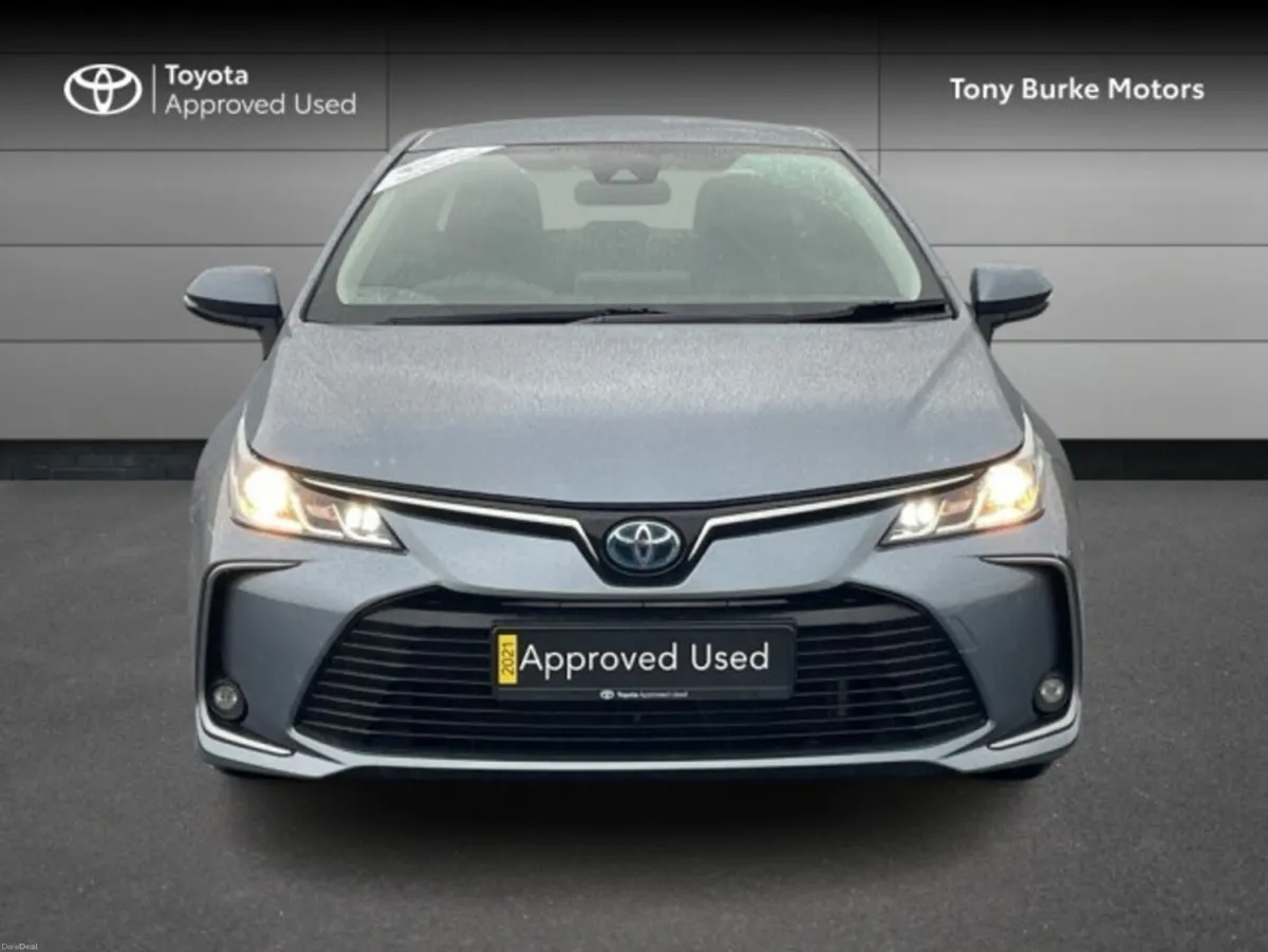 Toyota Corolla Saloon - Luna Edition - 1.8 Hybrid - Image 4