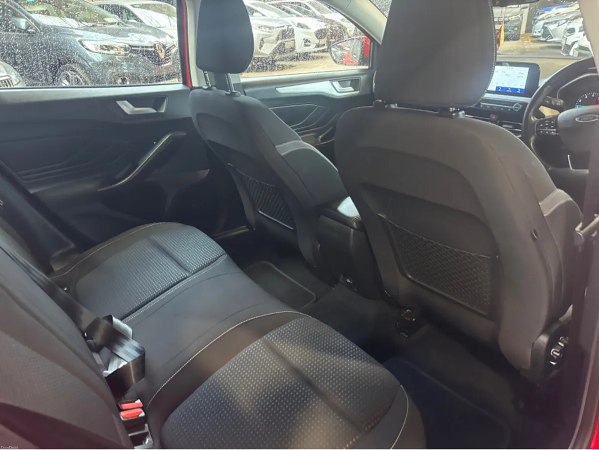 Ford Focus 1.0T ZETEC 5DR T ECOBOOST 100PS 1.0 - Image 4