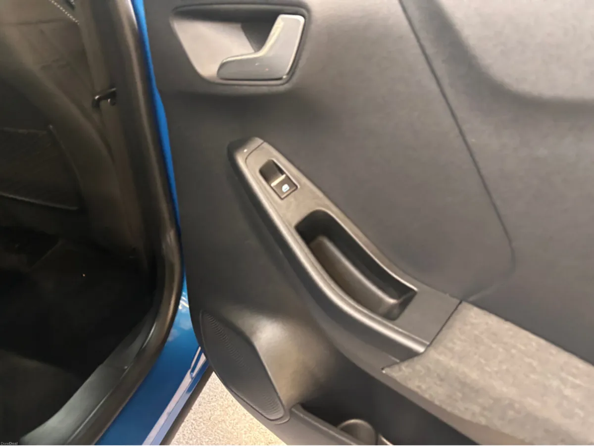 Ford Puma 5 DOOR TITANIUM 1L MHEV 4 4DR - Image 4